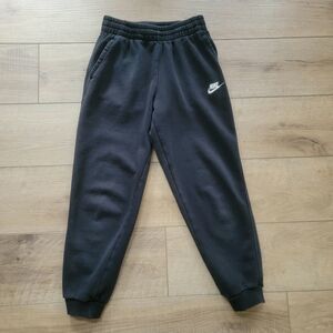 Nike Boys Size L Club Fleece Joggers Black.